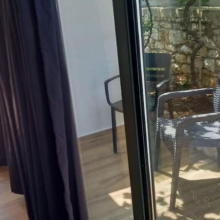 Lino House Apartment Sarande Bagian luar foto