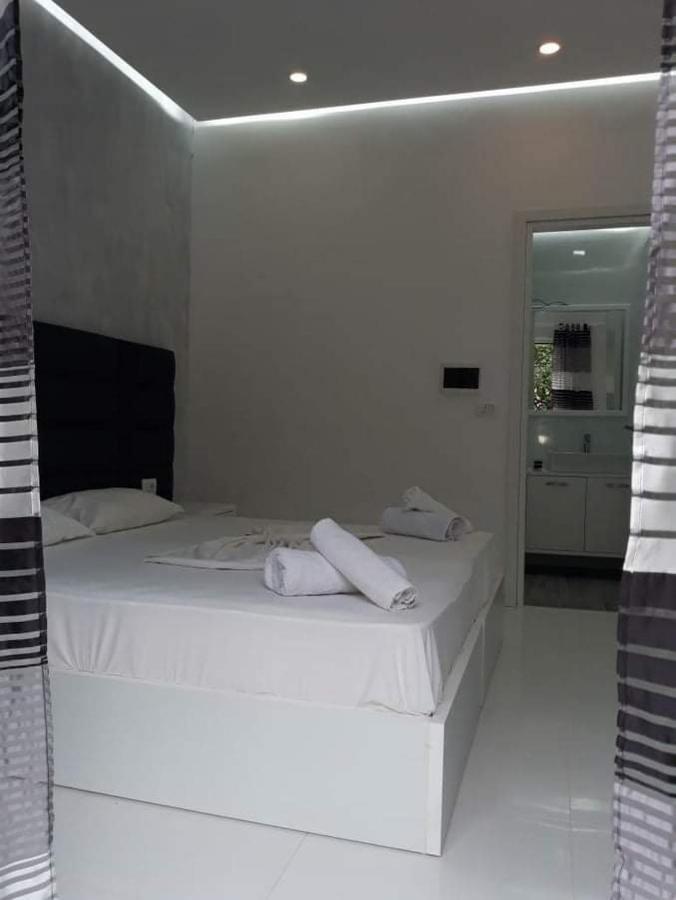 Lino House Apartment Sarande Bagian luar foto