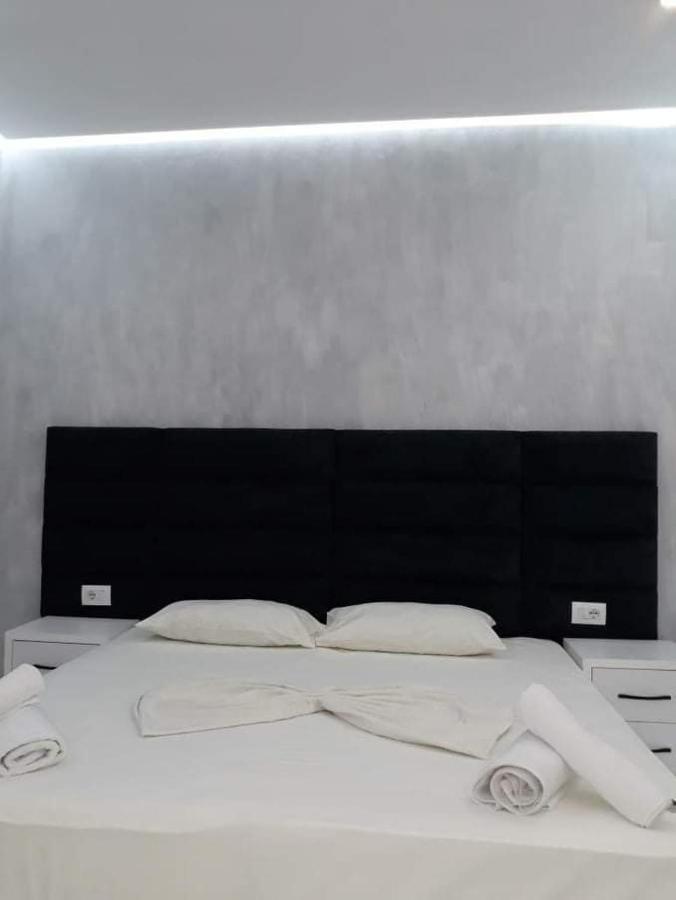Lino House Apartment Sarande Bagian luar foto