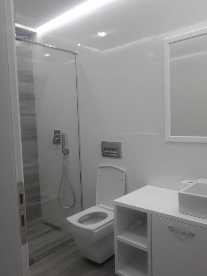 Lino House Apartment Sarande Bagian luar foto