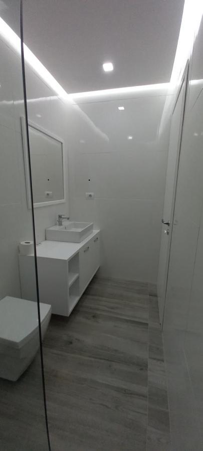 Lino House Apartment Sarande Bagian luar foto