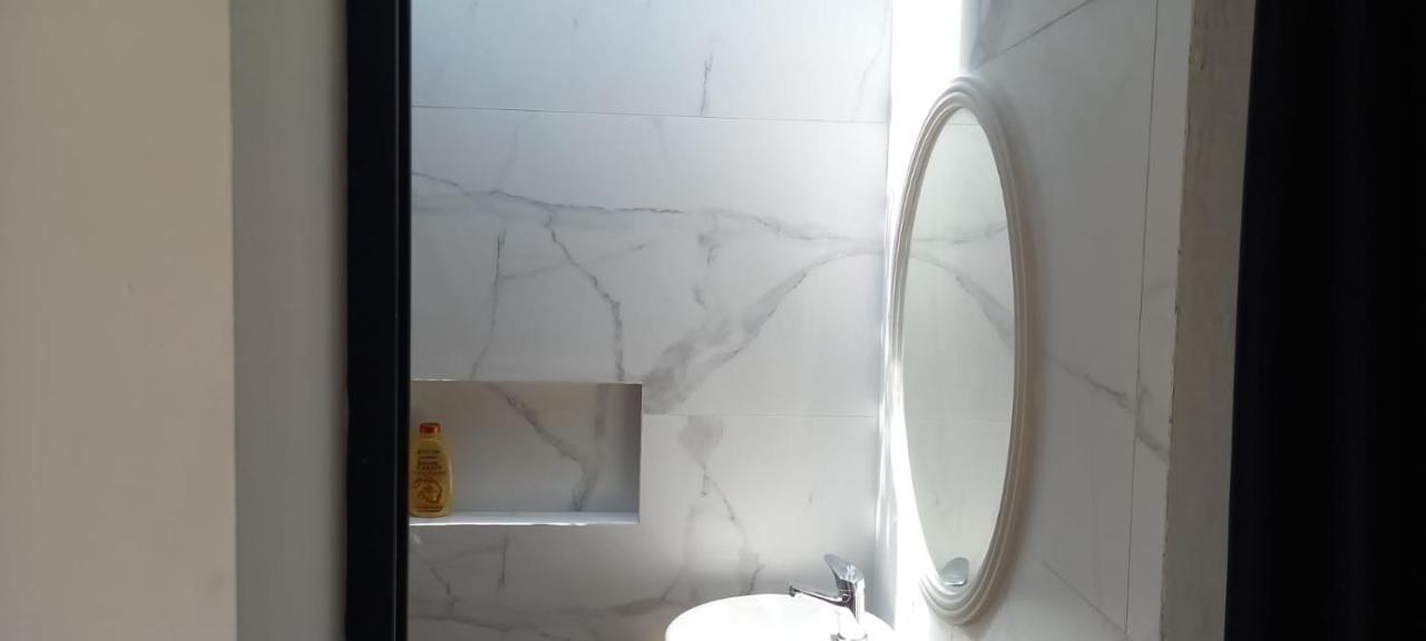 Lino House Apartment Sarande Bagian luar foto