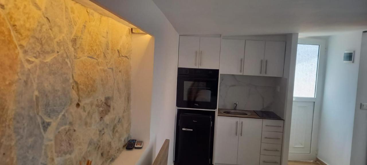 Lino House Apartment Sarande Bagian luar foto