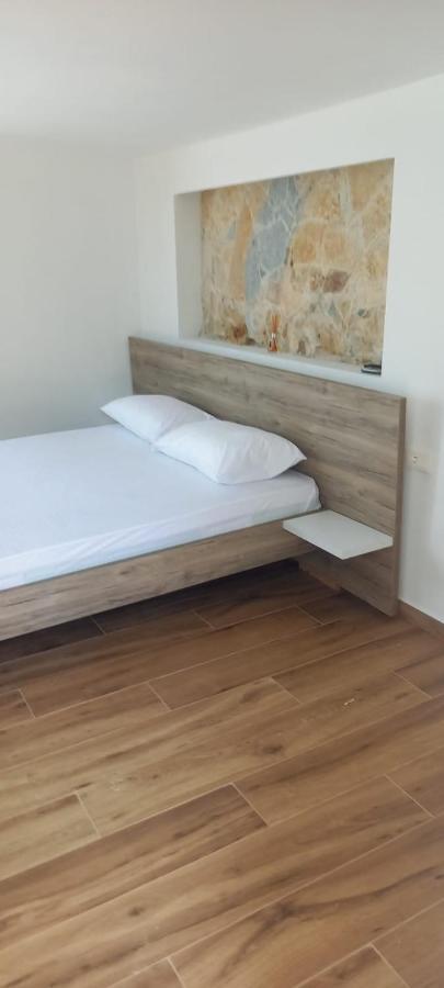 Lino House Apartment Sarande Bagian luar foto